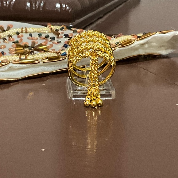 Elegant Gold Tassel Ring - Picture 6 of 7